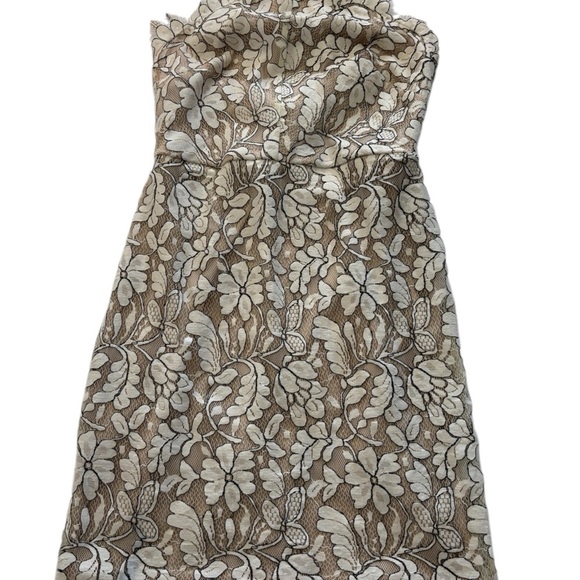 Aakaa Women’s Elegant Floral Lace Tan and Cream  Backless Dress size Small - Picture 2 of 15